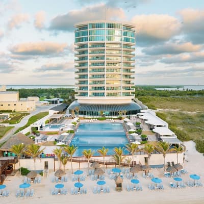 12 GRADUADOS DE VACACIONES A CANCÚN POR 5 DÍAS from 8,781 MXN