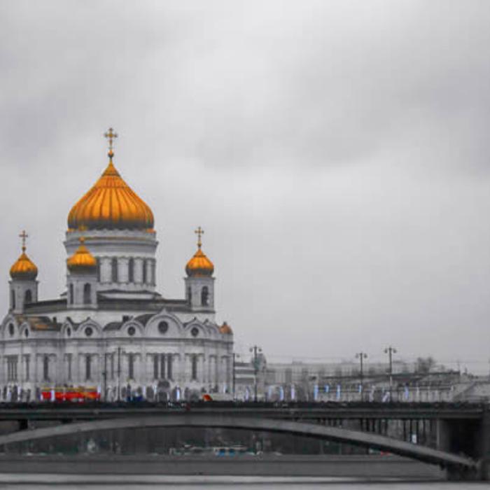 Moscow and St. Petersburg in Russia’s Moscow And St Petersburg In Russia's Silver Age (Hardback
