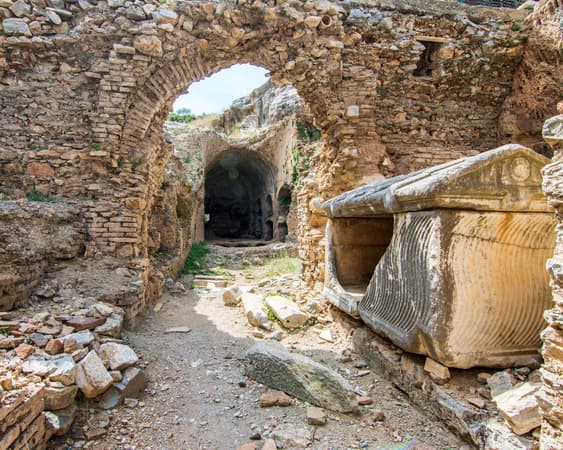 Yedi Uyurlar Mağarası - Cave