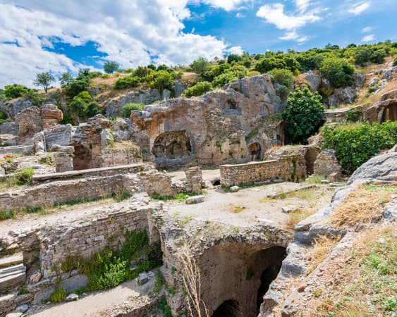 Yedi Uyurlar Mağarası - Cave