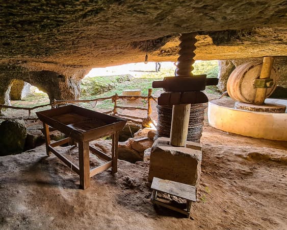 Insediamento Rupestre e Museo della Civiltà Contadina di Zungri