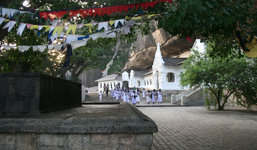 Image - Transfer-Tour Ost-Westküste (Passikudah) mit Übernachtung & Besichtigung Dambulla