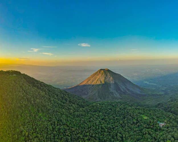 Immagine - EL SALVADOR TIERRA DE VOLCANES, SOL Y PLAYA 