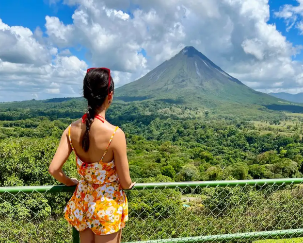 Image - Volcán Arenal y Playa Quizales