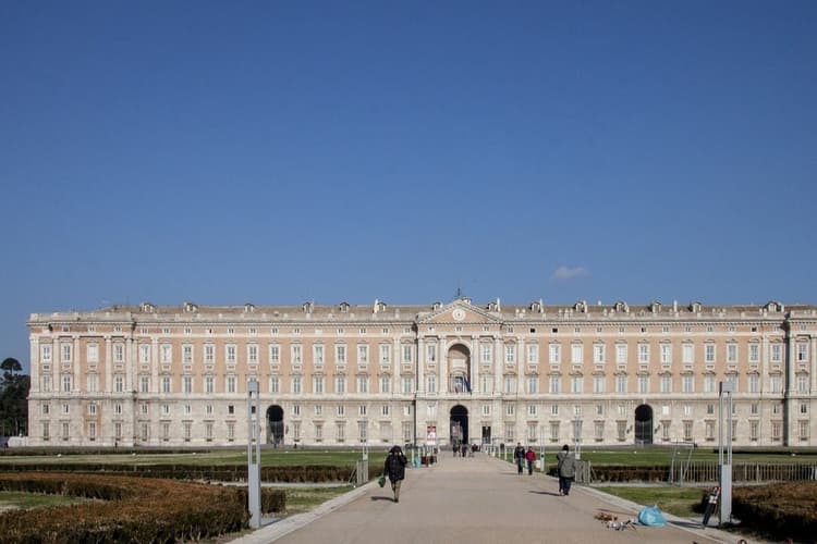 Image -  Weekend a Caserta per due persone con tour della reggia