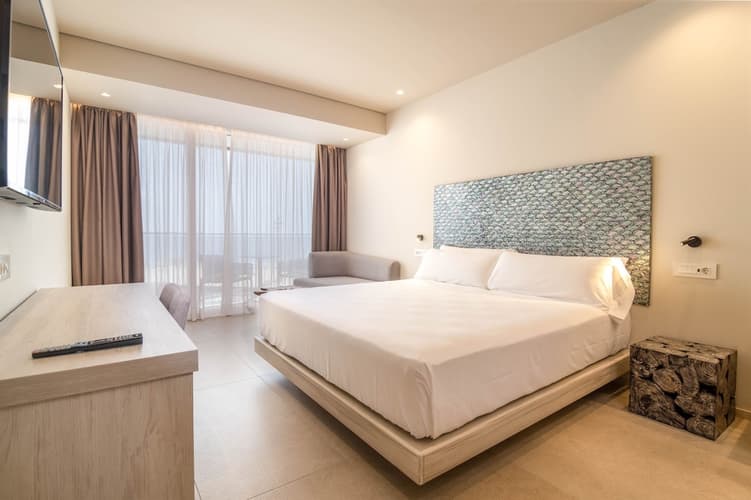 Image - 3N Cadiz Bahia Hotel + 1GF