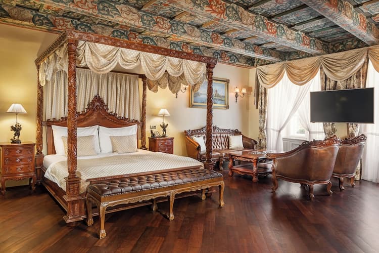 Image - 4 N Iron Gate Hotel 3 GF