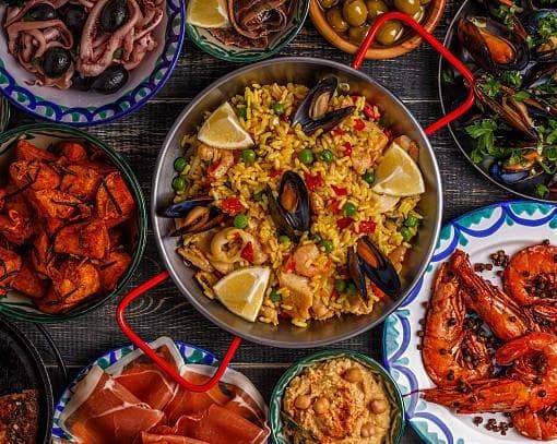 Imagine -  Curs Premium de Paella și Sangria pe un Acoperiș Uimitor