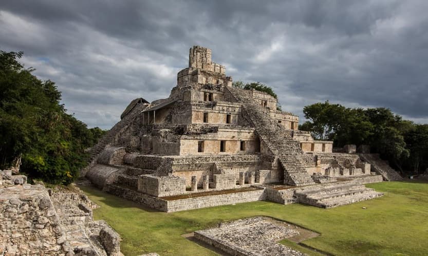 Imagen - Yacimiento arqueológico de Edzná y playa de Bahía Tortugas