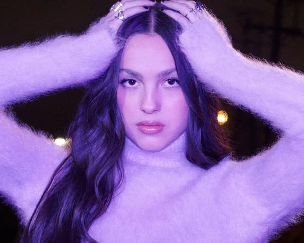 ภาพ - "Fly. Stay. Sing, Repeat — Olivia Rodrigo Live in Milan.”