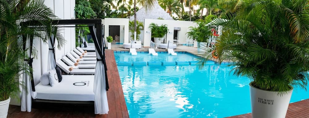 Image - Autumn in Cancun, from Frankfurt