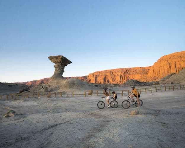 Imagen - Valle de la Luna con noche en Valle Fértil