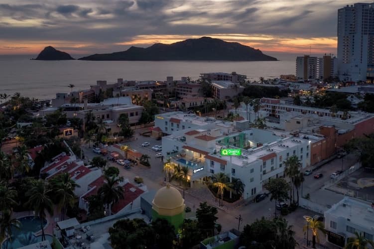 Imagen - Mazatlan, Mexico-Quality Inn Mazatlan-Alojamiento + Desayuno/4 dias 3 noches- 2 adultos