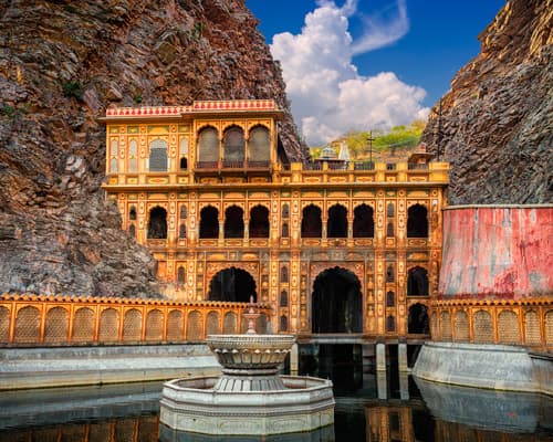 Image - LUXURY IN INDIA: BETWEEN PALACES AND SPIRITUALITY