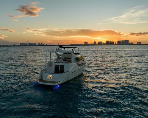 Imagen - PASEO EN YATE PRIVADO - FLYBRIDGE M - HASTA 15 PERSONAS