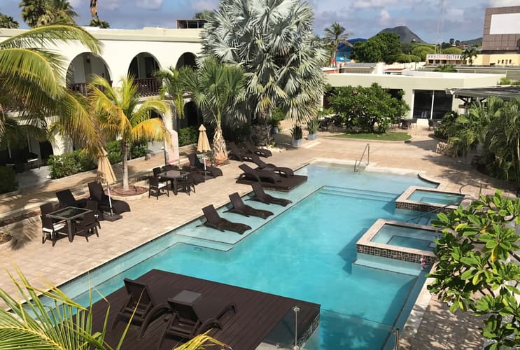 Imagen - Aruba,  Talk of the Town Hotel & Beach Club con vuelo