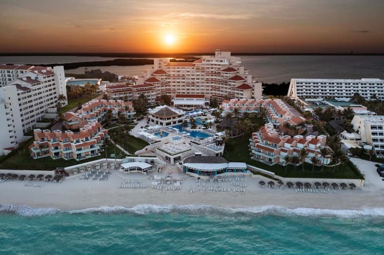 Image - 5* All-inclusive Wyndham Grand Cancun Resort, Mexico