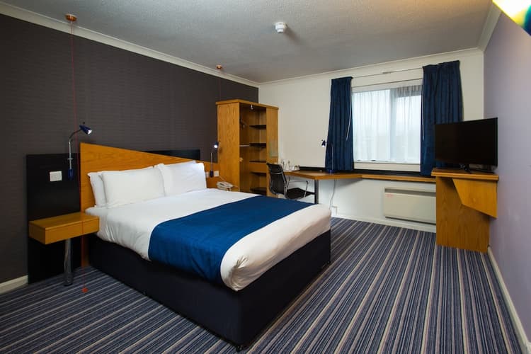 Image - 6 Days MANCHESTER (Holiday Inn Express Manchester 3* - BB)