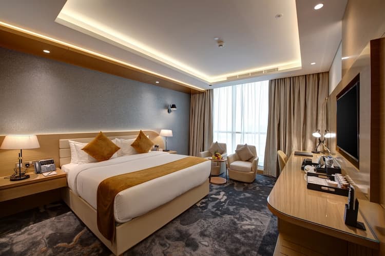 Image - 4 Days DUBAI (The S Hotel Al Barsha 4* - BB)