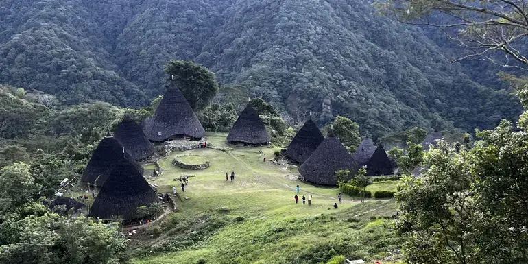 Bild - Flores Frontier: Jungles, Villages & Komodo Quests