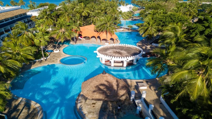 Image - Southern Palms Beach Resort & 3 Night Safari