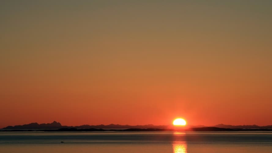 Imej - Lofoten's Midnight Sun