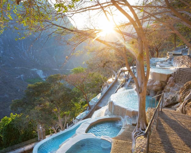 Imagen - TOLANTONGO DE FIESTA CON TORTA DE JAMÓN - HOTEL CITY EXPRESS ALAMEDA - 5 DÍAS Y 4 NOCHES