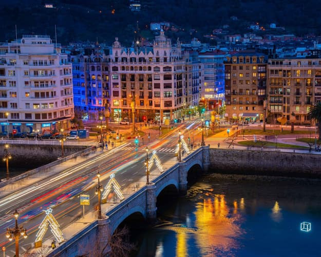 Imagen - #PUEBLOSMÁGICOSNAVIDEÑOS MAGIA DE LA NAVIDAD EN SAN SEBASTIÁN: ENCANTO COSTERO Y GASTRONOMÍA DE ESTRELLA MICHELIN