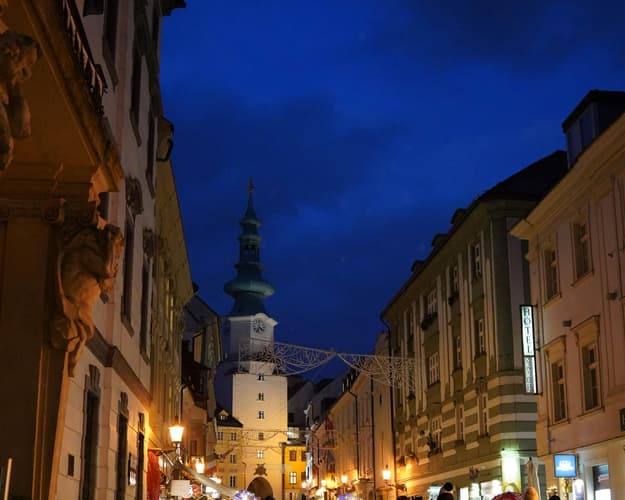 Bild - Capitali Imperiali dell’Europa Centrale da Budapest