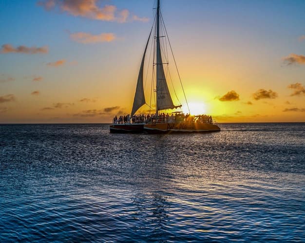 Beeld - Crucero al atardecer Palm Pleasure Aruba