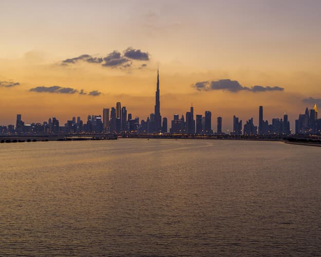 Imatge - The Grand Journey Through the UAE: From Ancient Heritage to Modern Marvels