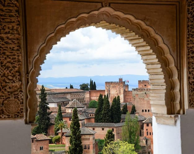 Bild - Pasqua in Viaggio: Un'Esperienza Unica tra Madrid e l'Andalusia - Partenza dalla Capitale