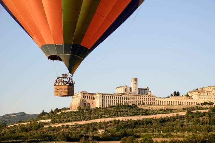 Immagine - Giro in mongolfiera su Assisi e Perugia