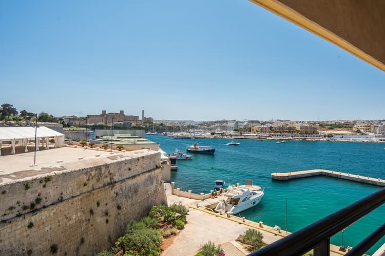 Image -  Valentine's Day - City Break Malta