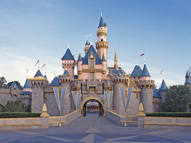 Imagen - Disneyland California con entradas family plan 