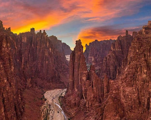 Bild - 3 Days. TABUK (4* - Explore Midian & Mose's Split Rock)