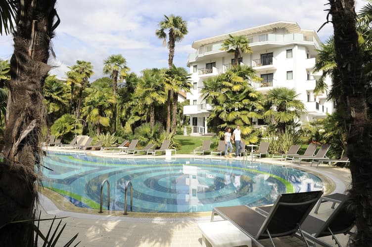 Image - Soggiorno da coccole! Jacuzzi in camera a Riva del Garda 