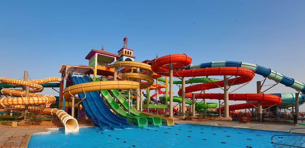 Image - Charmillion Gardens Resort & Aqua Park