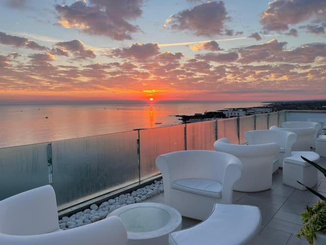 Image - 6 N Bianco Riccio Suite Hotel + 2 GF