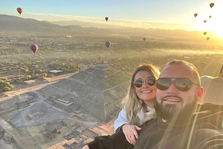 Image - HOSPEDAJE + VUELO EN GLOBO CDMX