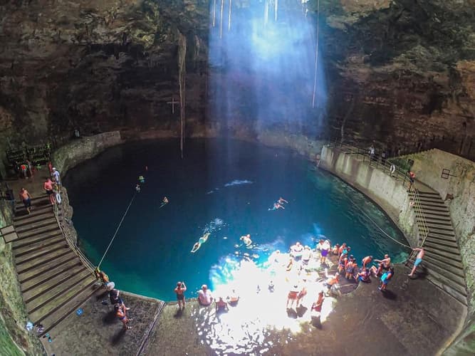 Imagen - Entrada al cenote Hubiku y el Museo del Tequila