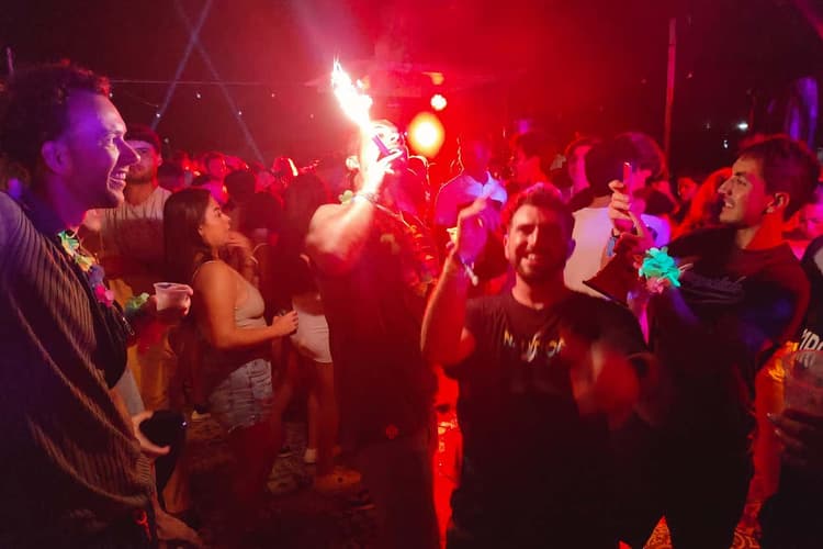 Image - ¡Tour de fiesta por Playa del Carmen!