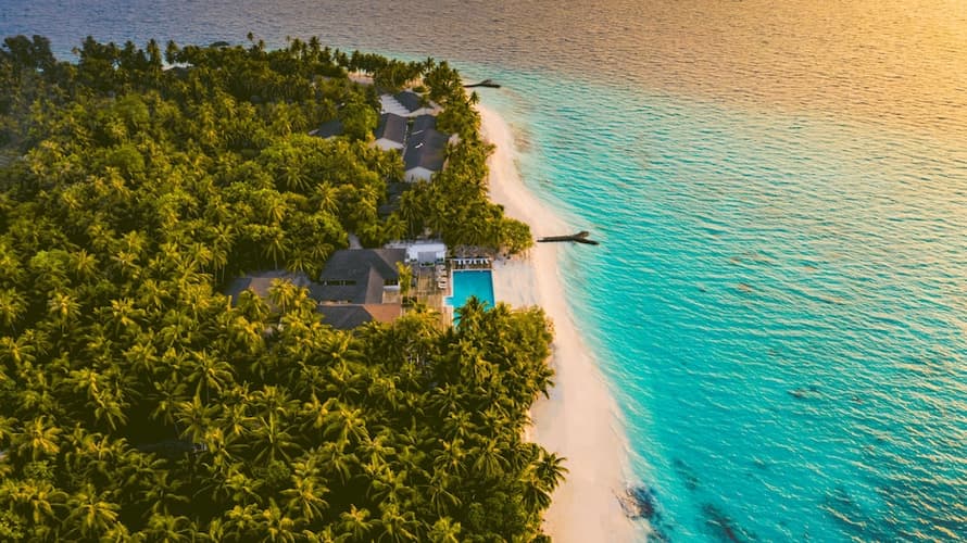 Image - 4* All-inclusive Fiyavalhu Resort Maldives, The Maldives