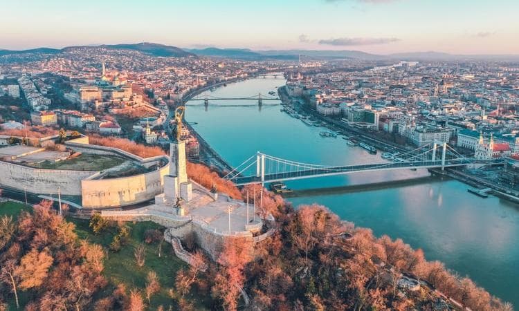 Imagem - Budapeste - Avião + Hotel 3* SA - 3 Dias / 2 Noites