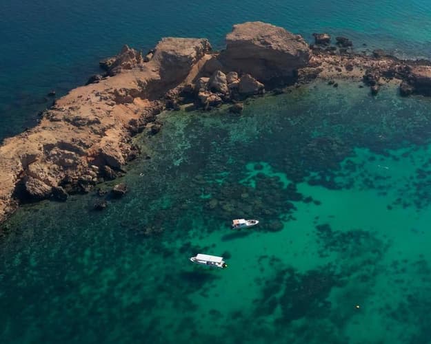 صورة -  الجواهر الثلاث: مسقط، جزر الديمانيات، والجبل الأخضر