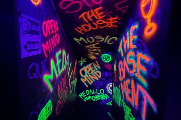 Image - Medellín de Noche: Rooftops & Clubes