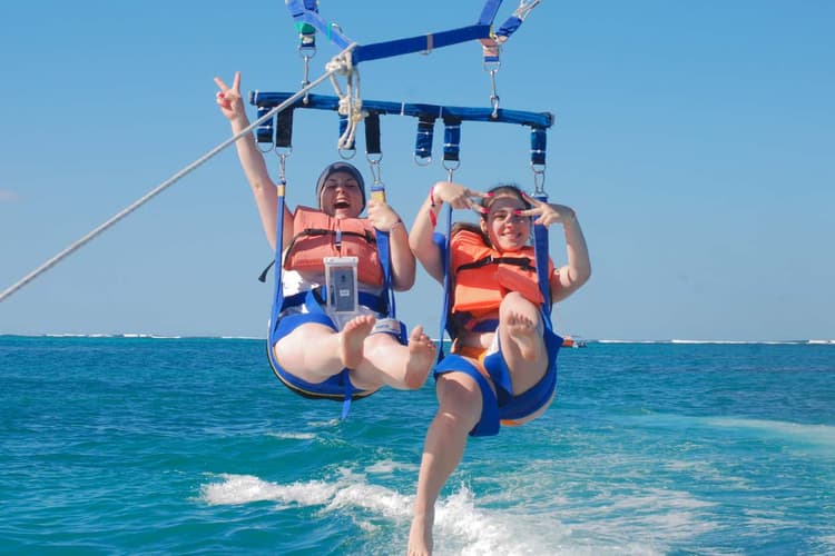 Image - Parasailing en Punta Cana