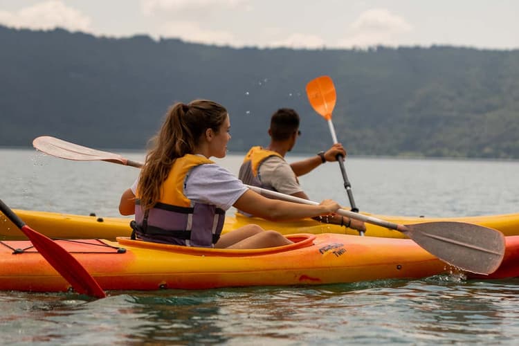 Image - Tour del lago di Albano in kayak (per due)