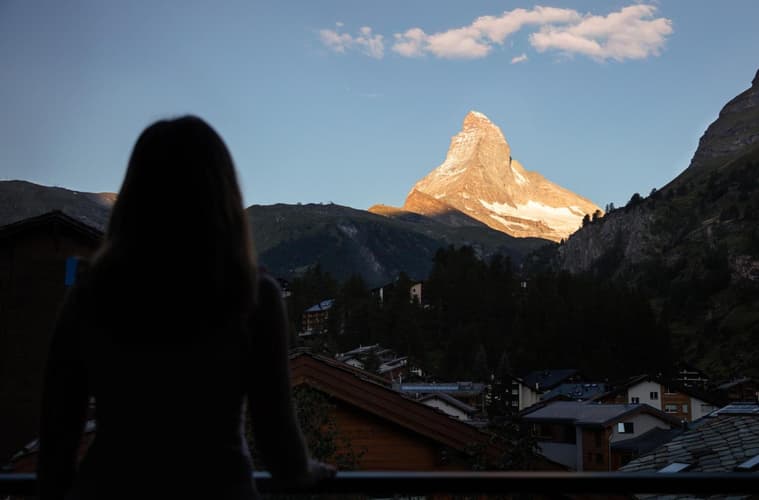 Bild - “Zermatt: Ski në Alpet Zvicërane, nën hijen e Matterhorn”