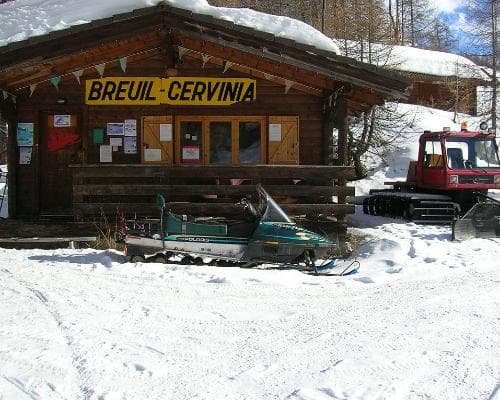 Imazhi - Cervinia,Itali  Ku Skitë Takohen me Qiellin